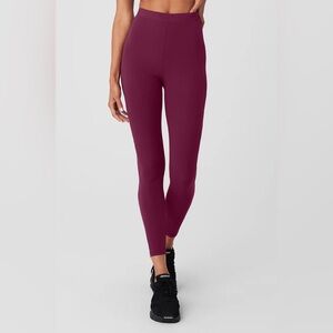 ALO YOGA | ✨NEW✨ High-Waist 7/8 Run It Back Legging in Wild Berry